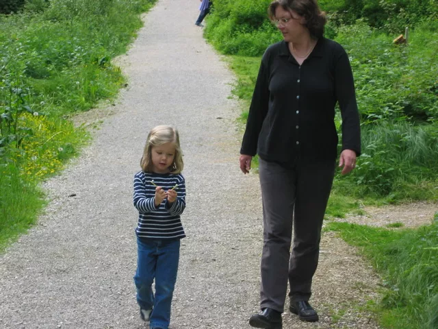 Annika and Ulrike share secrets. 